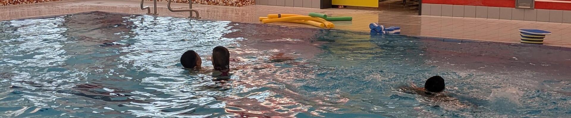 Schwimmkurs - Dank Caritas-Sammlung